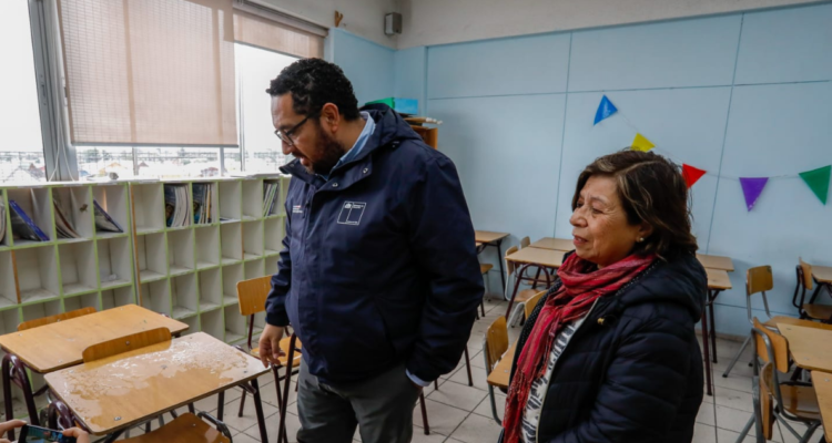 Ministro Cataldo asegura que probablemente “no será necesario” mantener la suspensión de clases