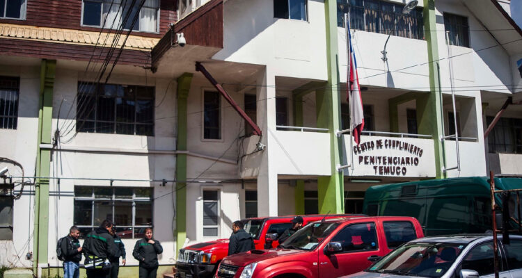 Visitaba a su hijo: detienen a madre de Pelantaro Llaitul por intentar ingresar un celular a la cárcel