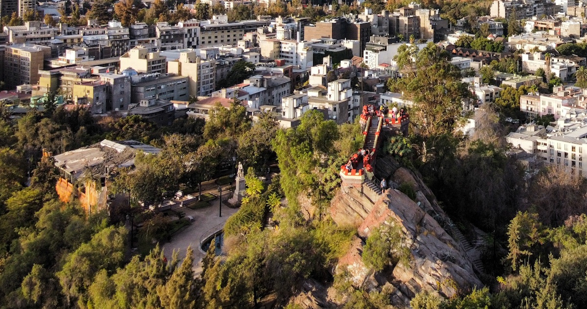 Encuentran cadáver en el cerro Santa Lucía: data de muerte es de 11 meses