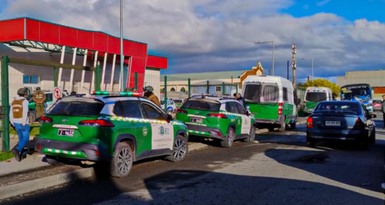 Carabineros frente a cesfam en San Pedro de la Paz