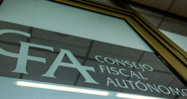 CFA reitera que el Gobierno debe apretarse el cinturón y ser cauteloso con el gasto público