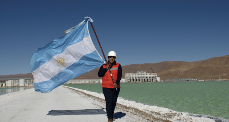 Chile sigue liderando en la región proyectos de litio en Argentina tropiezan ante derrumbe de precios