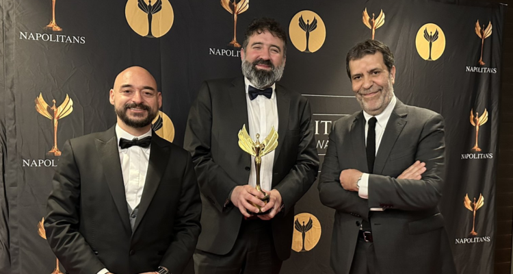 Los chilenos Marco Moreno y Pablo Matamoros fueron premiados en los Napolitan Victory Award, por el “Chatbot Constitucional” con IA.