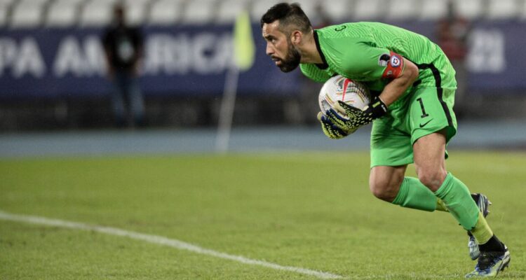Conmebol y su especial despedida a Claudio Bravo tras su retiro del fútbol profesional