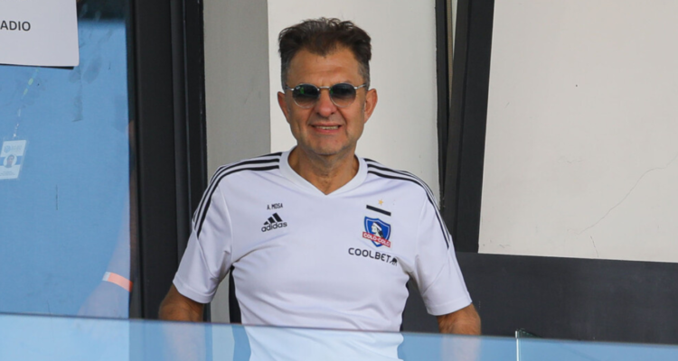 En la imagen, el presidente de Blanco y Negro, Aníbal Mosa, quien es investigado junto a jugadores de Colo Colo por licencias irregulares.