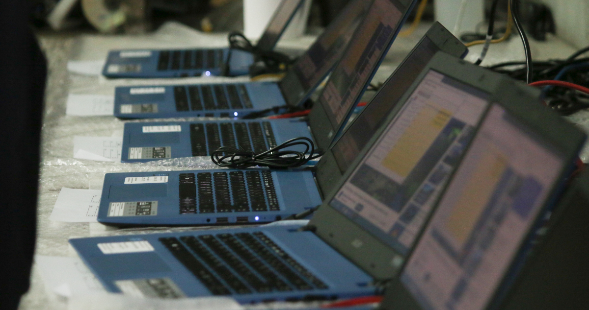 Polémica por más de 5 mil computadores olvidados por Junaeb: quedaron absoletos