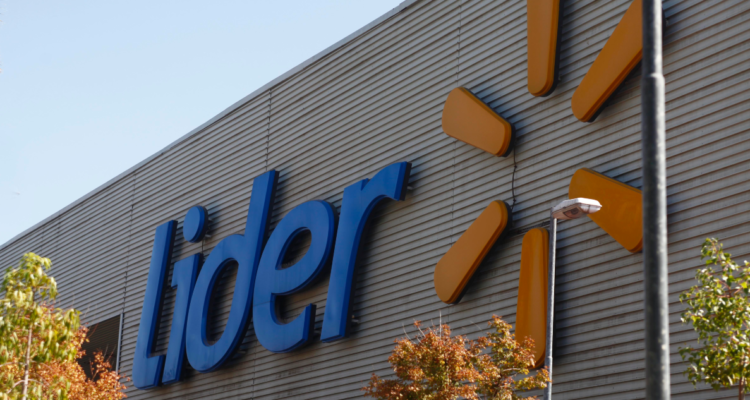 Por no responder tras el robo de un auto: justicia decreta arresto nocturno para ejecutivos de Walmart