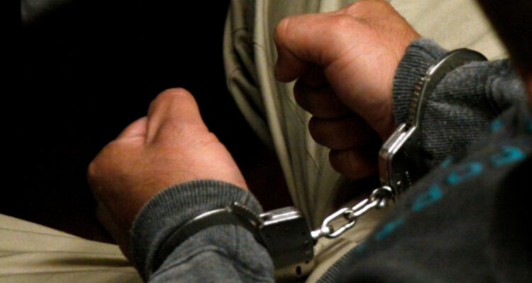 Condenan a 5 años de cárcel a sujeto que robó cadena de oro a transeúnte en Providencia