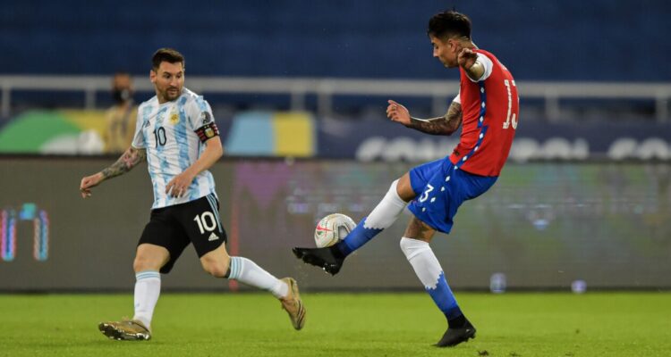 La Roja tiene árbitros para duelos de Clasificatorias con Argentina y Bolivia