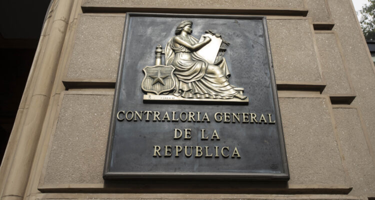 Contraloría confirma sumario a municipio de Mariquina por irregularidades en compra de terreno