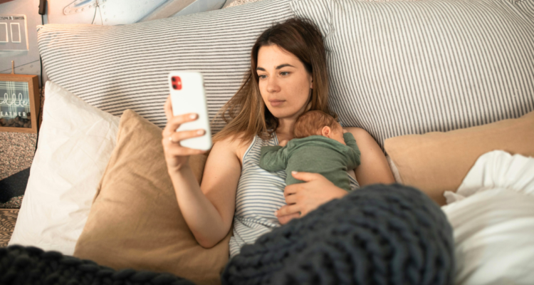 Crianza en tribu grupos WhatsApp mamás