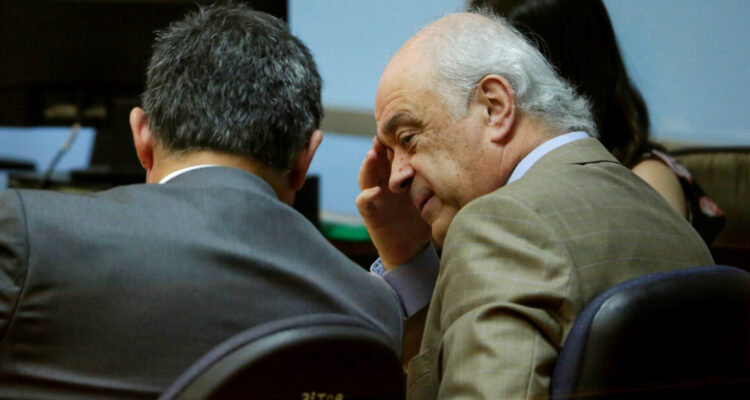 Defensa de oncólogo Manuel Álvarez asegura que “se presentó voluntariamente esta tarde a Carabineros”