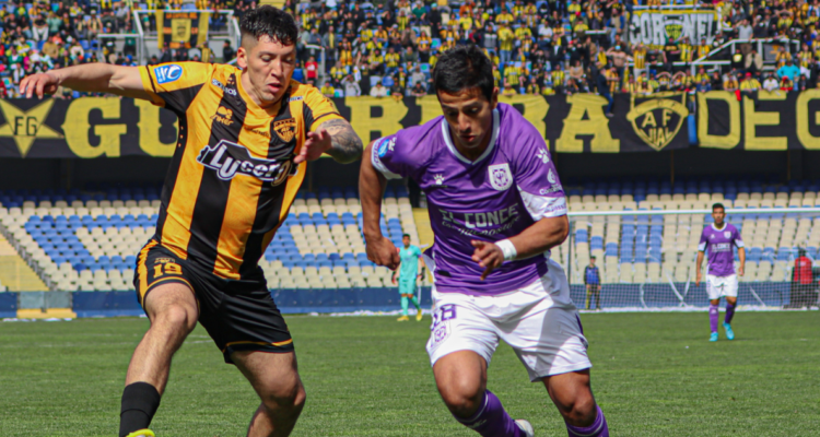 Deportes Concepción golpea a Fernández Vial.