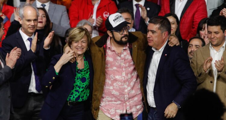 Tras algunas tensiones: Chile Vamos y Republicanos iniciaron campañas municipales y regionales