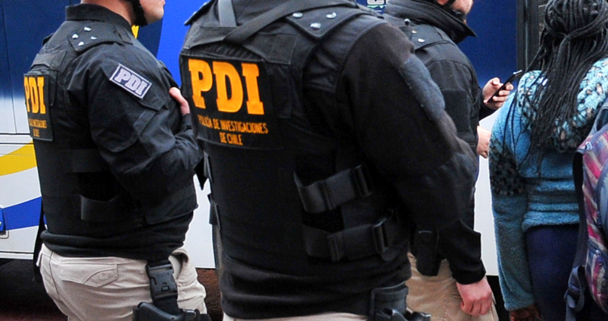 Despliegue policial en el centro de Santiago: PDI realiza allanamiento al interior de un cité