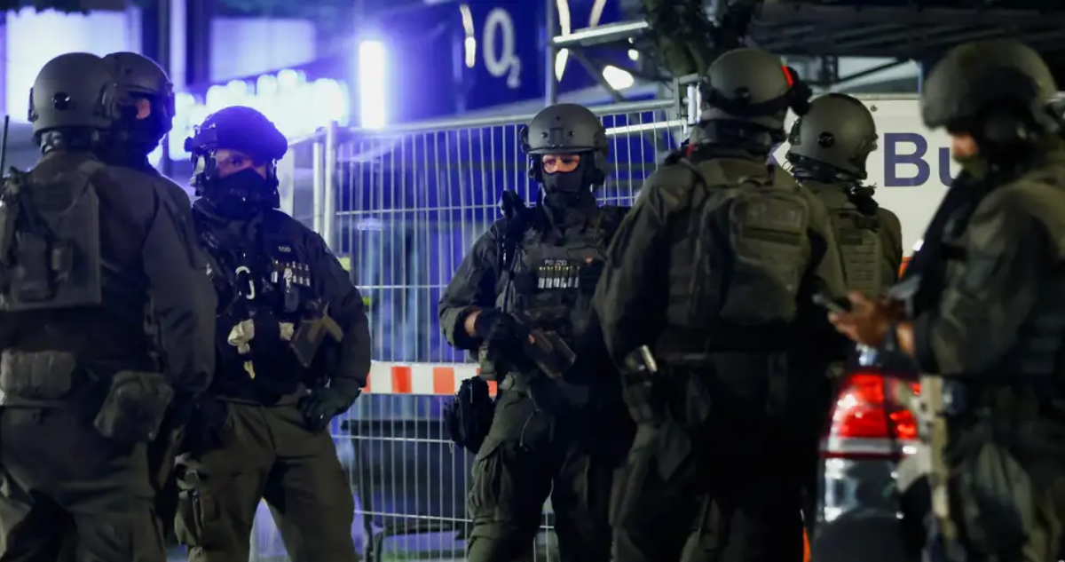 Detienen a joven de 15 años por presunto vínculo con atentado que dejó al menos 3 muertos en Alemania