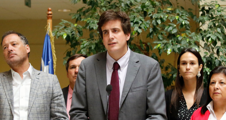 Diputados RN solicitan a Michelle Bachelet renunciar a sueldo vitalicio en caso de ser candidata