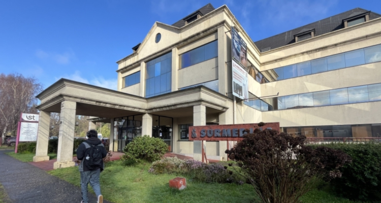 En medio de crisis financiera: UACh vende acciones de edificio Surmédica y USS pasa a ser dueño total