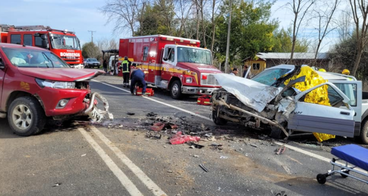 Violento accidente de tránsito deja a un carabinero muerto y al menos 4 personas heridas en Yumbel