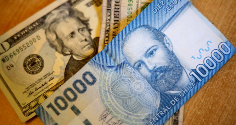 El dólar sube con fuerza ante el temor a una recesión en EEUU: podría llegar a máximos de 2024