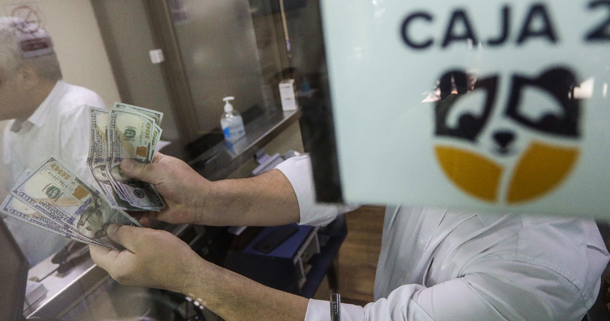 Dólar vuelve a abrir a la baja este viernes y su precio continúa en mínimos de las últimas semanas