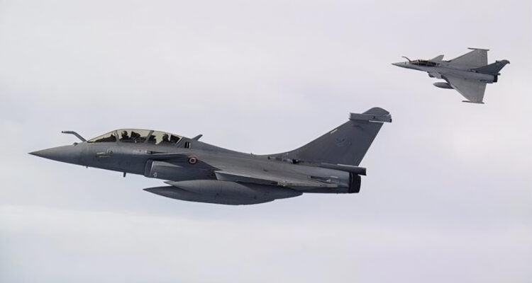 Dos pilotos franceses mueren tras colisión de sus aviones cazas en entrenamiento aéreo