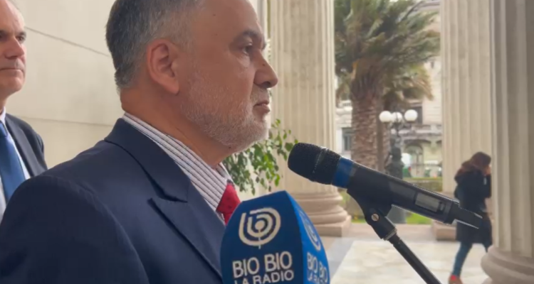 Aldo Duque baja candidatura a alcalde por Santiago y despeja el camino a Mario Desbordes