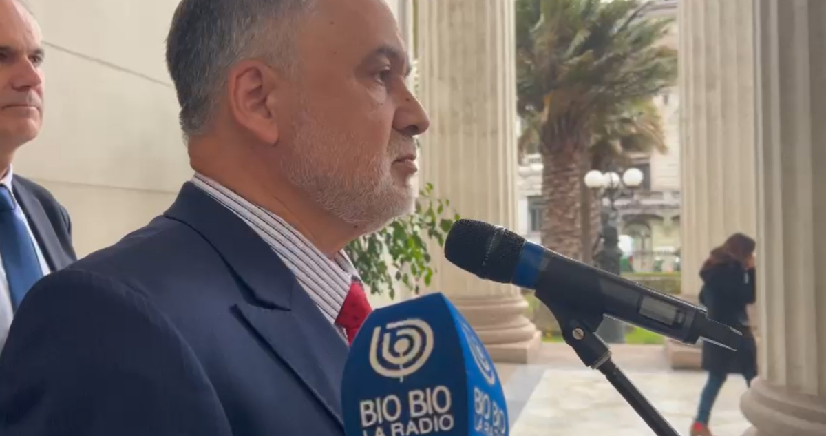 Aldo Duque baja candidatura a alcalde por Santiago y despeja el camino a Mario Desbordes