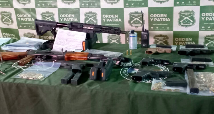 el-arsenal-recuperado-por-carabineros-que-utilizo-banda-en-robo-a-sucursal-brinks-de-rancagua