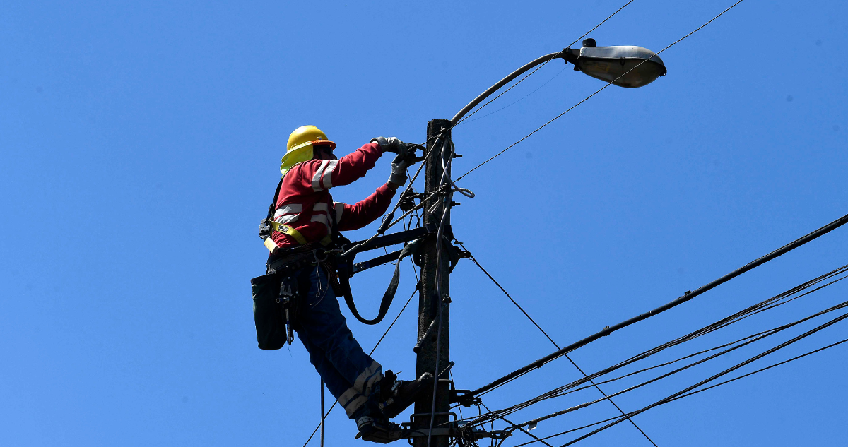 Las empresas eléctricas que han tenido más cortes de luz en los últimos años ¿En qué lugar está Enel?