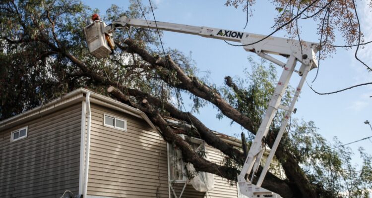 Enel no cumplió compromiso con el Gobierno y miles de hogares de la RM llegan al sexto día sin luz