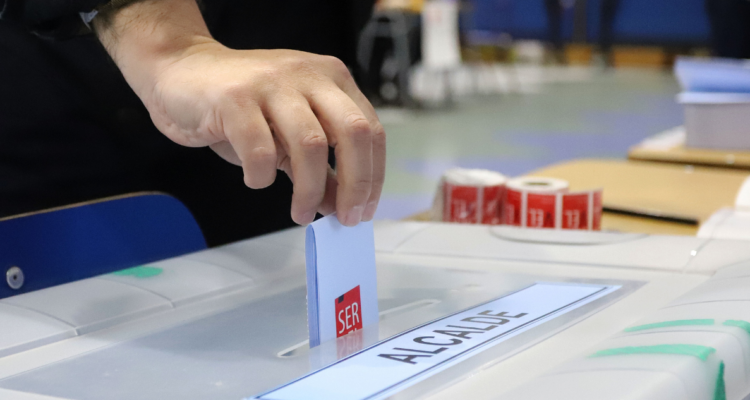 ¿De qué nacionalidades son y qué comunas tienen más extranjeros habilitados para votar en Chile?