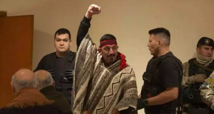 Ordenan expulsión de comunero argentino Facundo Jonas Huala