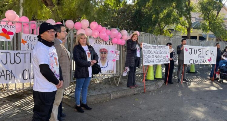 Familia de manipuladora de alimentos aplastada por montacarga en jardín infantil de Valparaíso
