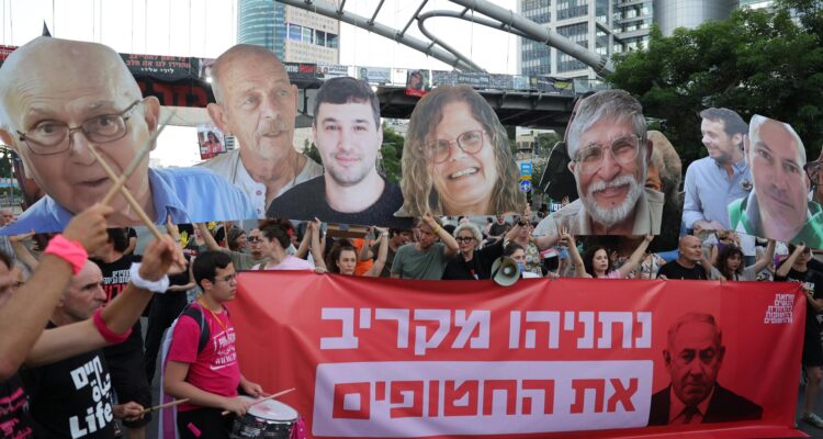 Las familias de los rehenes israelíes piden el fin de la guerra