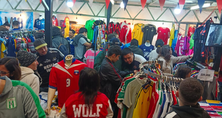 Este sábado vuelve nueva versión de la feria camisetera en el Barrio Italia