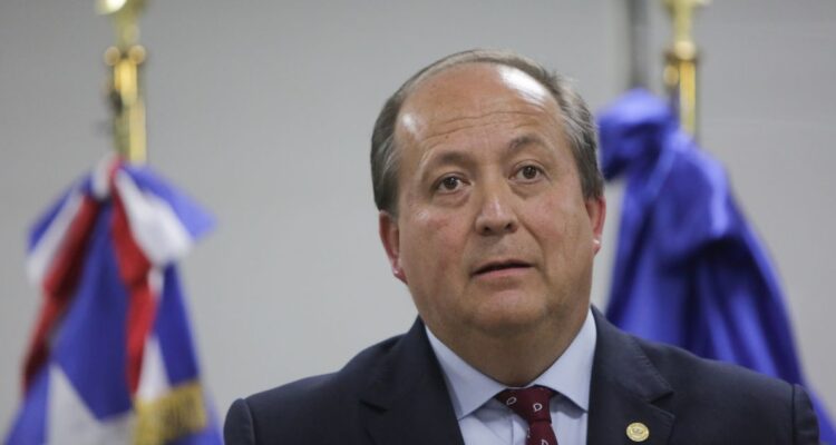 Fiscal Valencia lapida modelo Bukele para cárceles de Chile: “Es pan para hoy y hambre para mañana”