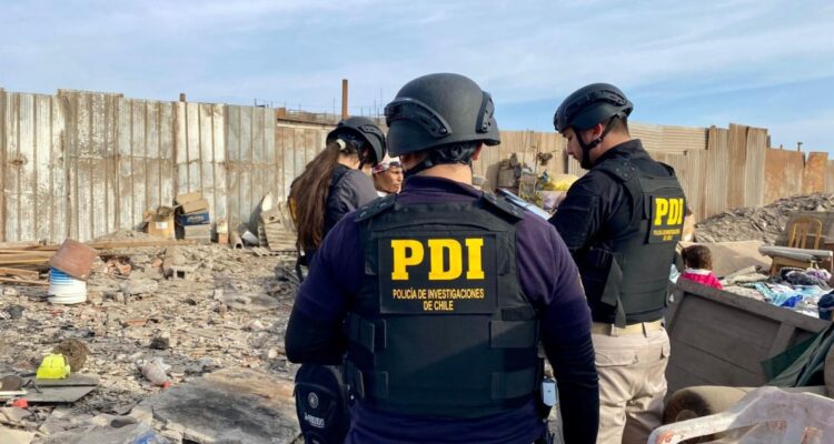 Fiscalización de extranjeros en Cerro Chuño de Arica deja 3 imputados con órdenes pendientes detenidos