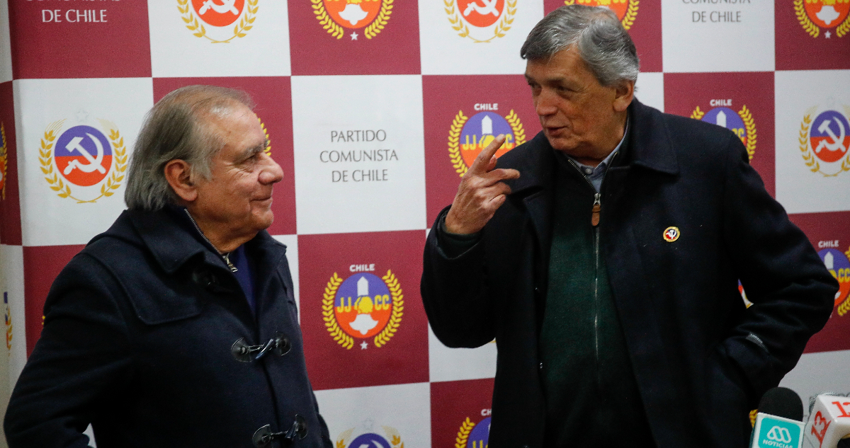 Golpe de timón de Lautaro Carmona: disipa “especulaciones” sobre continuidad del PC en el Gobierno