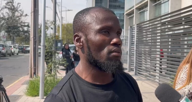 “Yo no hice nada malo”: habla hombre que destrozó pantallas en el Aeropuerto de Santiago