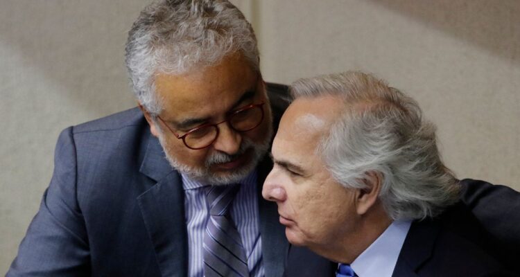 PC logra firmas en la Cámara para tratar vínculo de Chadwick en caso Audio: exministro será citado