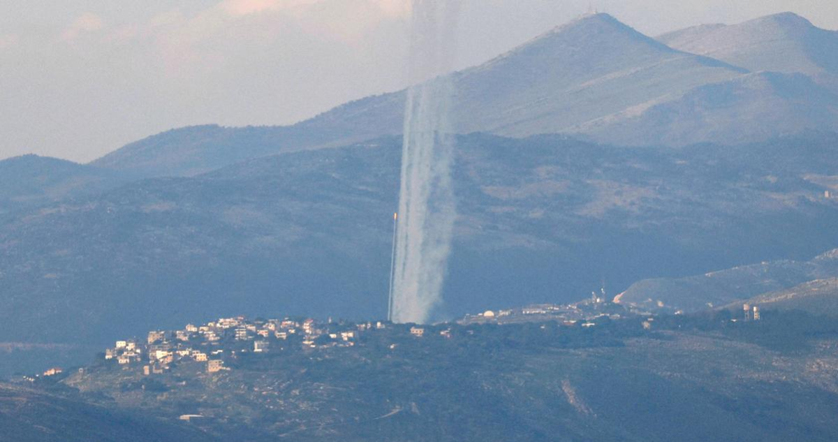 Hezbolá contraataca y lanza decenas de cohetes contra Israel