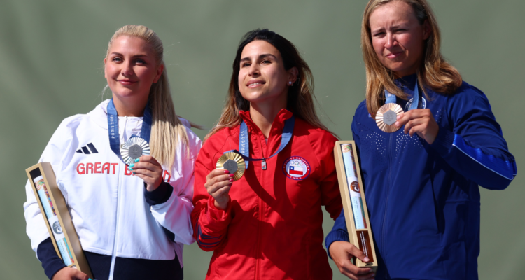 Después de 20 años: así se escuchó el himno de Chile tras el oro de Francisca Crovetto en París 2024