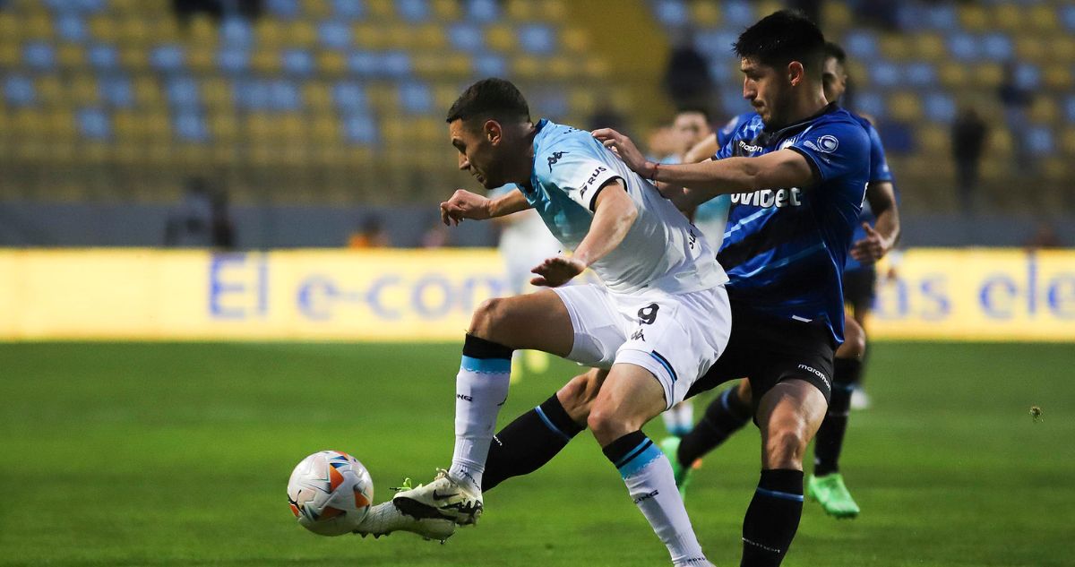 Huachipato y Racing se enfrentan en la Copa Sudamericana en Viña del Mar.