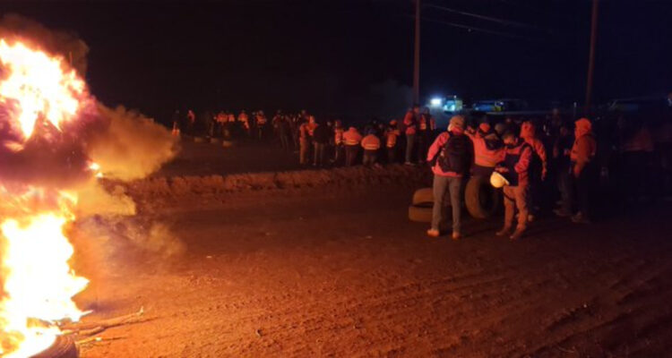 Sindicato de la mina de cobre Caserones está en huelga y pide bono de casi $25 millones más reajustes