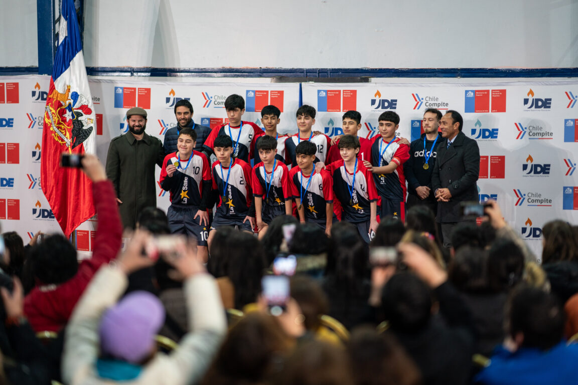 Presidente encabeza premiación en Futsal Escolar durante su última actividad en gira por La Araucanía