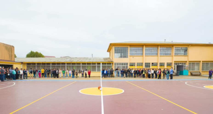 Escuela Arturo Hughes Cerna en Coronel