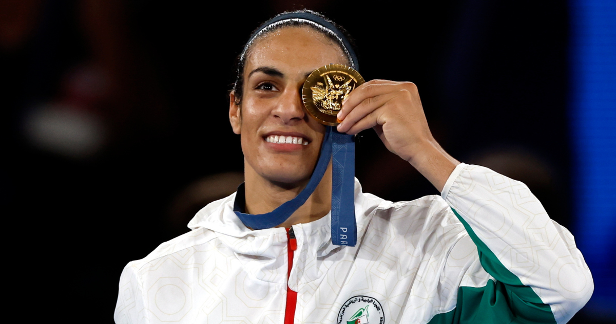 Imane Khelif ‘dispara’ contra críticos con medalla de oro en manos: presentó denuncia por “ciberacoso”