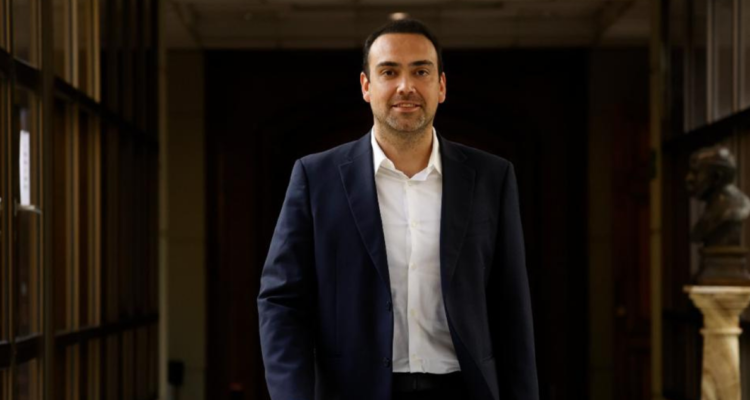 Incluir mujeres sobre 60 años en la PGU: la propuesta del senador Bianchi para el Presupuesto 2025