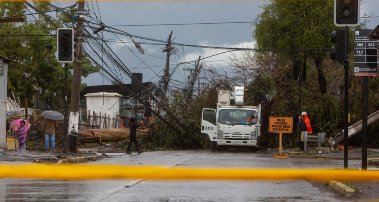 Indignación en la RM por prolongado corte de luz clientes llevan más de 40 horas sin suministro